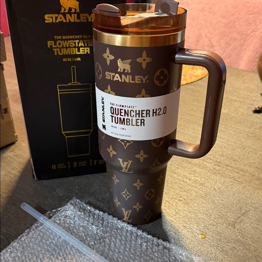 Stanley Quencher H2.0 Tumbler in Dark Brown - Picture 2 of 6